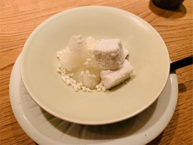 虎白　ココナッツミルクのお餅と塩のシャーベット