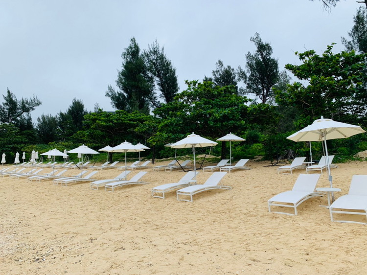 ハレクラニ沖縄　プライベートビーチ　ビーチパラソル